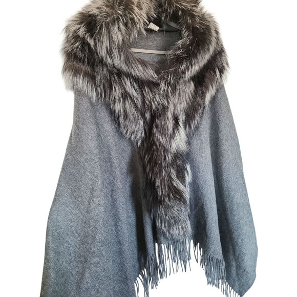 Annabelle by SCBMI Wool Fox Fur Cape Gray One Size - Picture 3 of 7